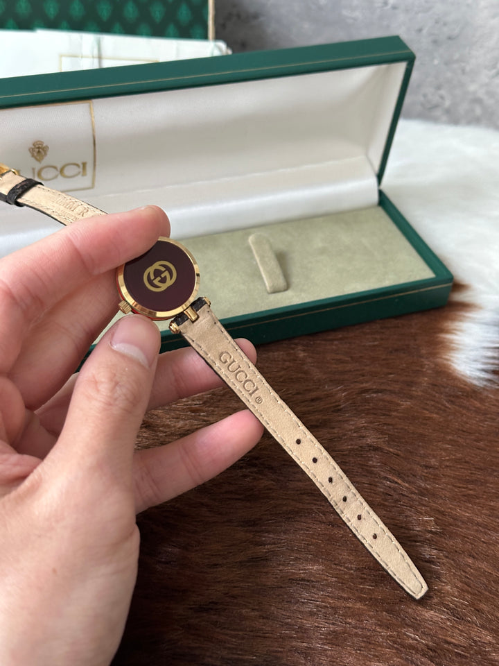 Gucci “Vintage Lizard Leather Watch” ⌚✨ | Full Set • Retro Charm • Iconic Stripe Detail