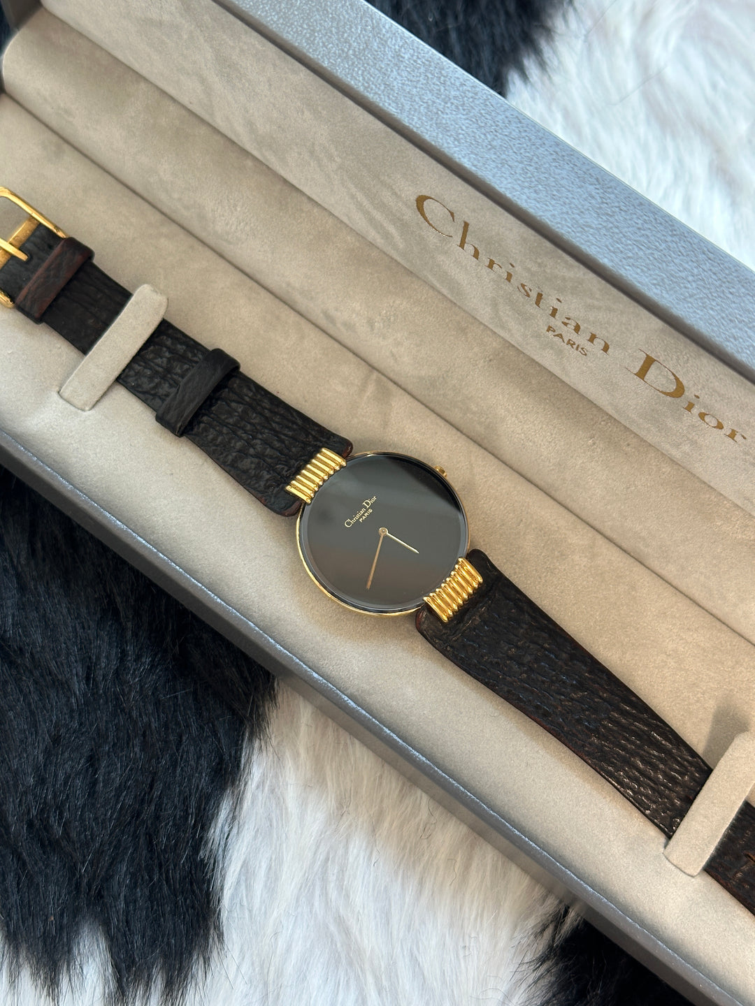 Christian Dior Vintage Round Watch with Box 🖤｜Minimal Black Dial × Gold-Tone CD Details × Elegant Leather Strap