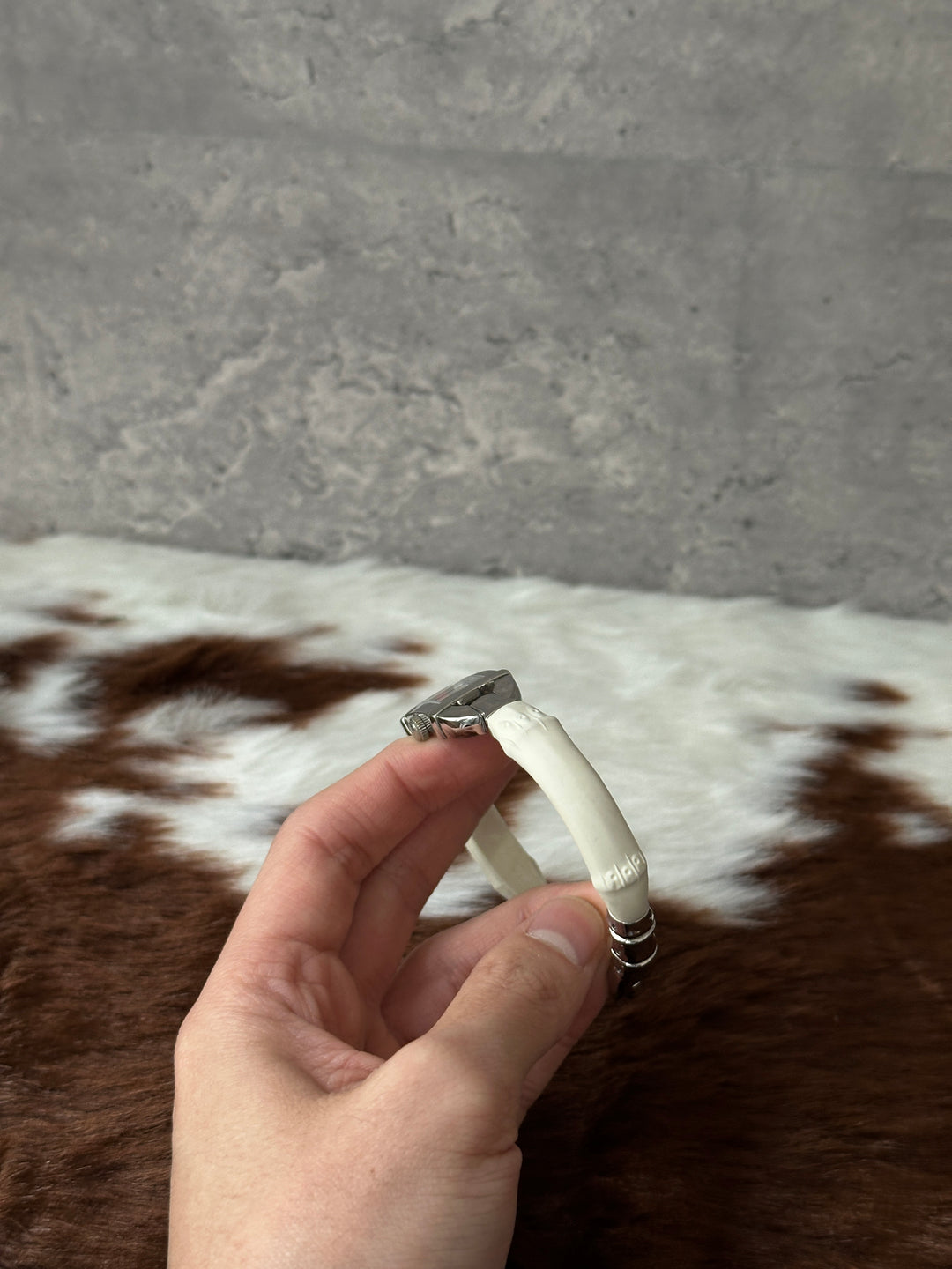 Gucci “White Bamboo-Link Watch” 🤍✨ | Unique Soft-Touch Material & Signature Stripe Dial