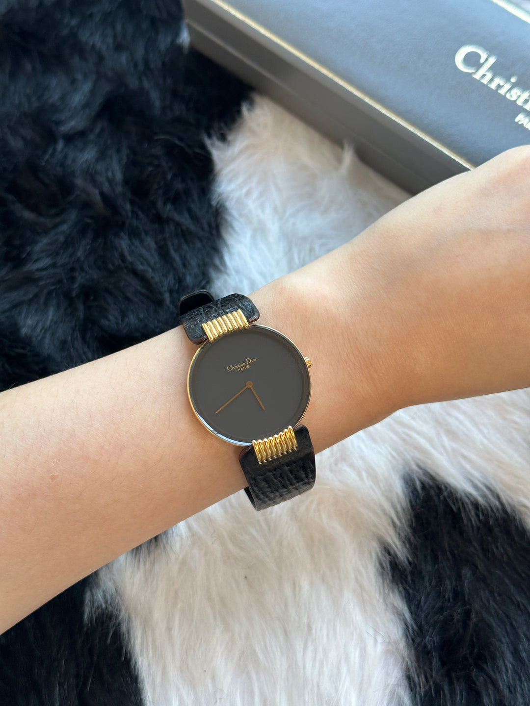 Christian Dior Vintage Round Watch with Box 🖤｜Minimal Black Dial × Gold-Tone CD Details × Elegant Leather Strap