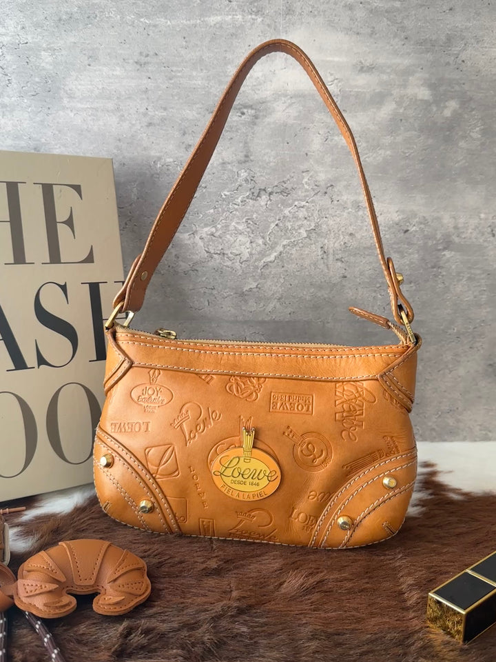 Loewe 160th Anniversary Embossed Leather Shoulder Bag 🤎｜Archival Logo Embossing × Gold-Tone Medallion × Rare Collectible Design