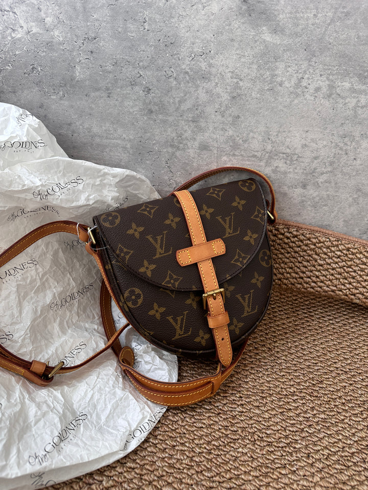 LOUIS VUITTON Monogram Vintage Small Shield Bag 🤎