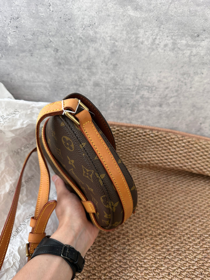LOUIS VUITTON Monogram Vintage Small Shield Bag 🤎