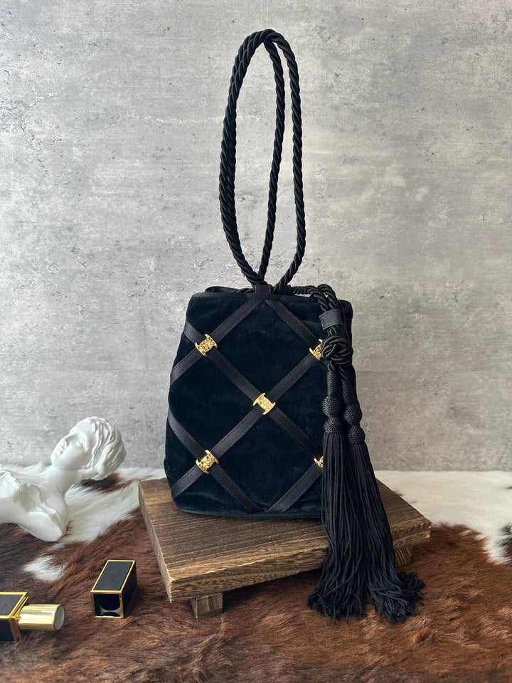 Ferragamo Suede Bucket Bag 🖤｜Crystal-Set Gold Details × Vintage Tassel Charm × Two-Way Styling