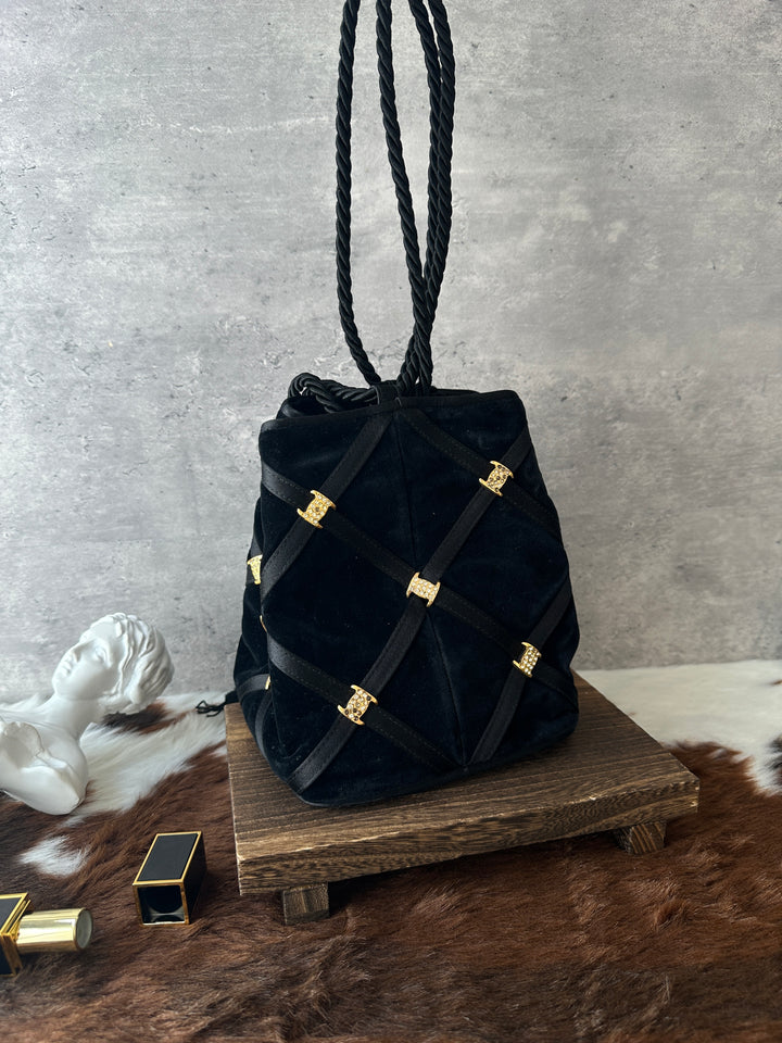 Ferragamo Suede Bucket Bag 🖤｜Crystal-Set Gold Details × Vintage Tassel Charm × Two-Way Styling