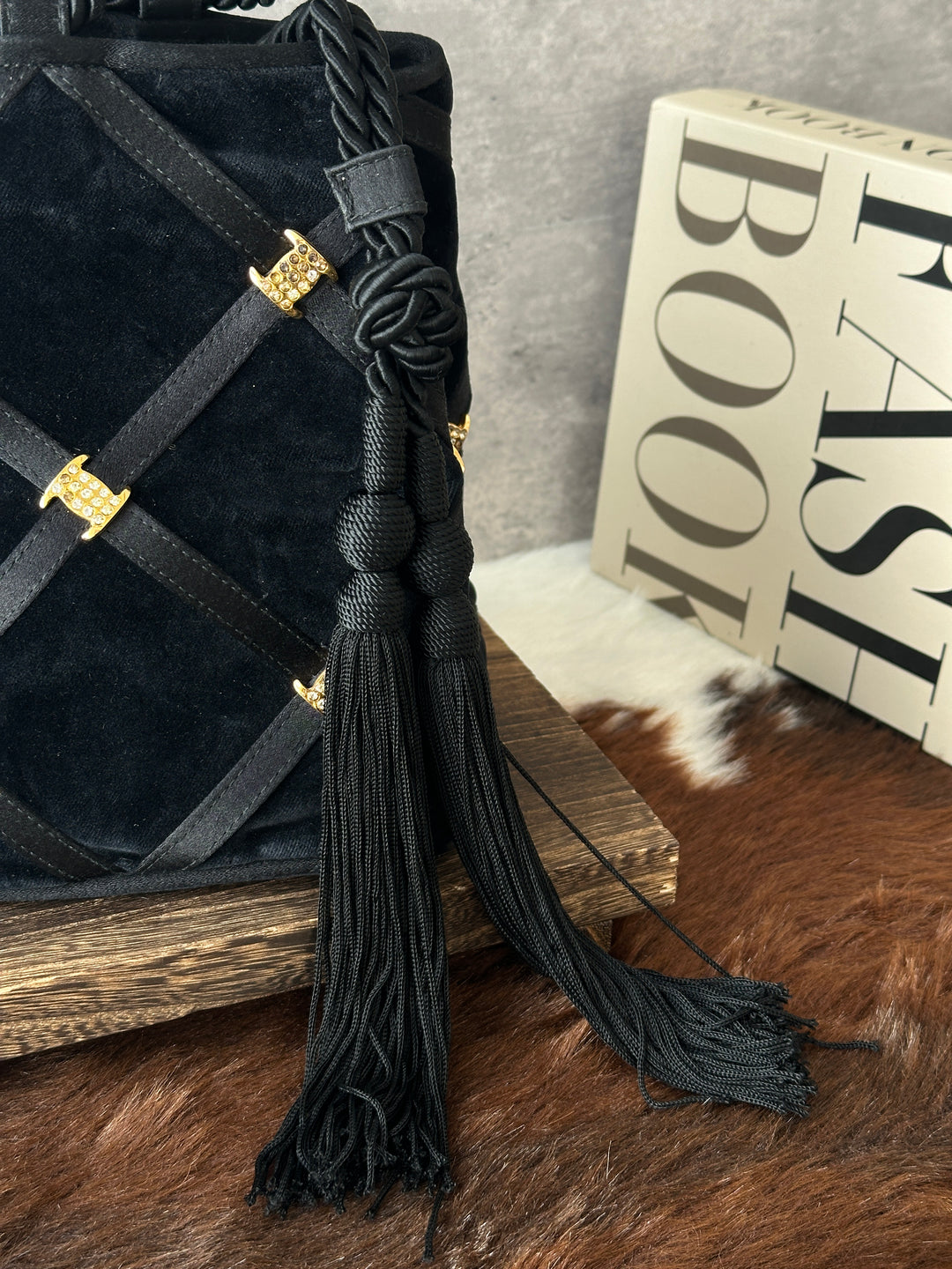 Ferragamo Suede Bucket Bag 🖤｜Crystal-Set Gold Details × Vintage Tassel Charm × Two-Way Styling