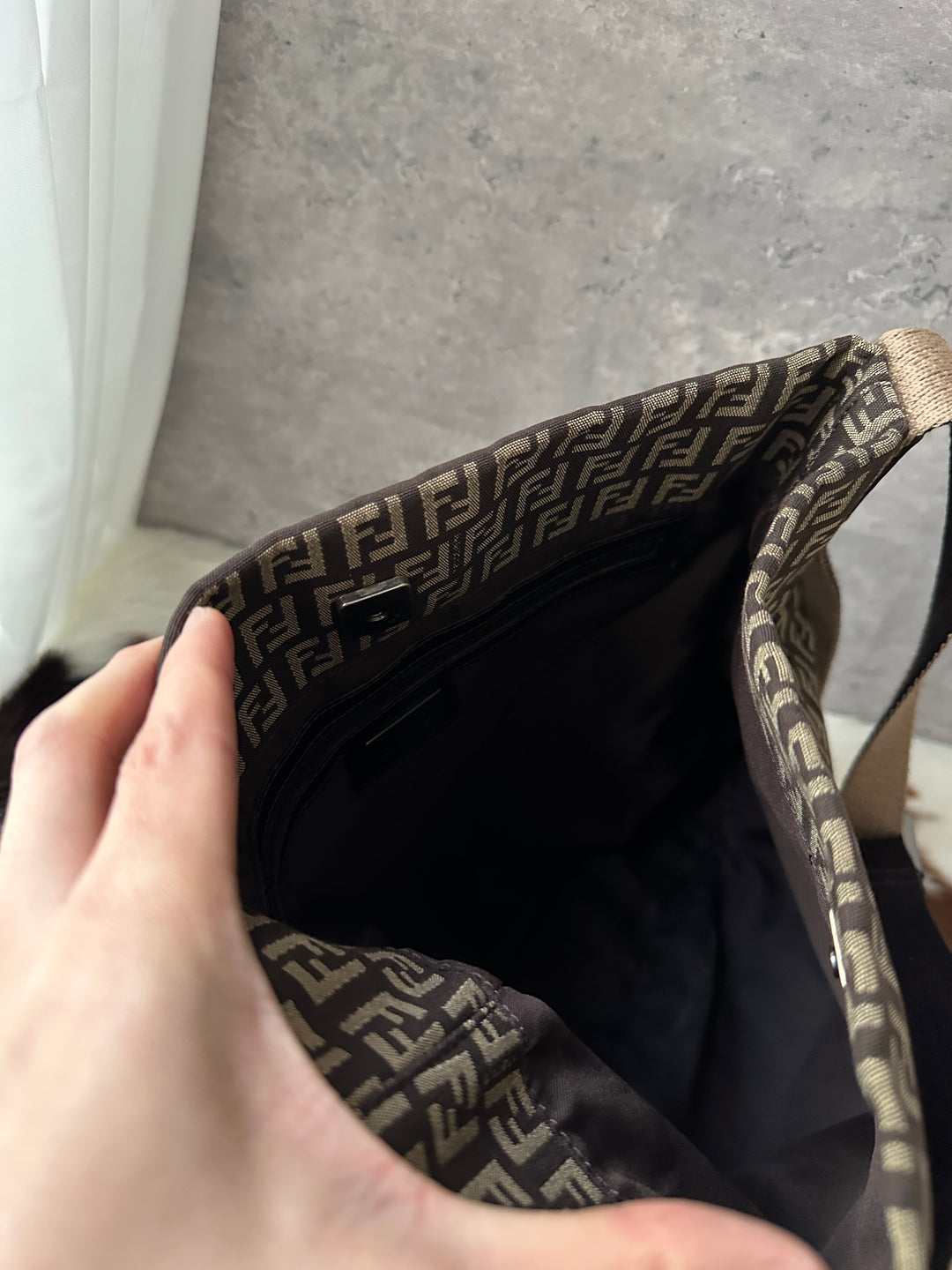 Fendi “FF Monogram Bucket Bag” 🤎🐻 | Rare, Lightweight & Youthful Classic