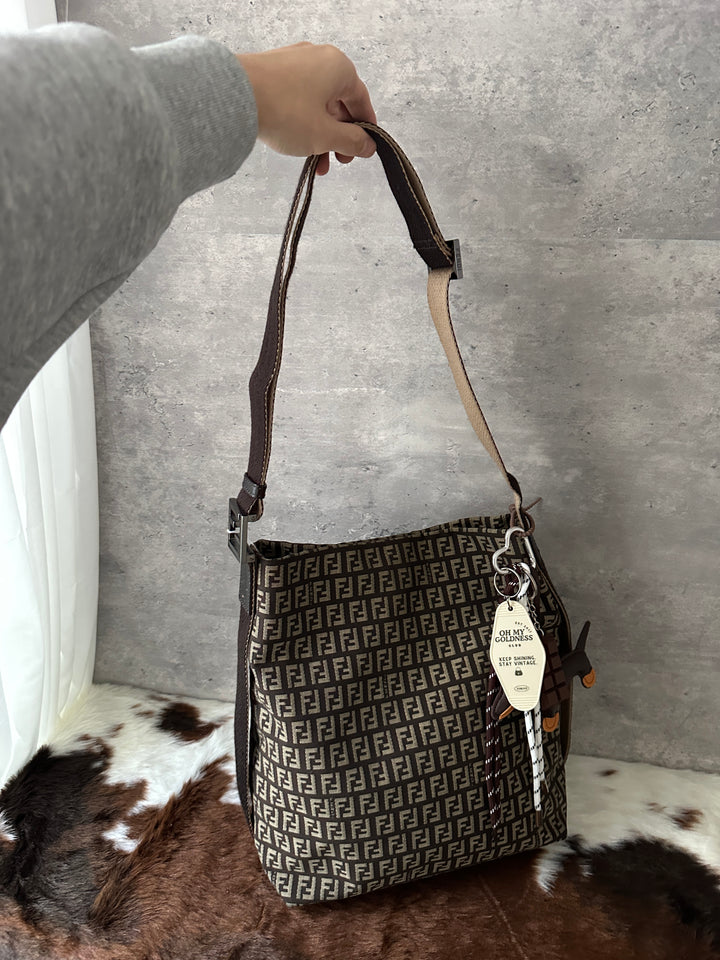 Fendi “FF Monogram Bucket Bag” 🤎🐻 | Rare, Lightweight & Youthful Classic