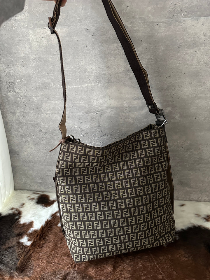 Fendi “FF Monogram Bucket Bag” 🤎🐻 | Rare, Lightweight & Youthful Classic