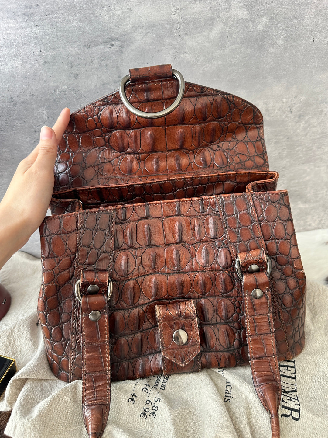 Miu Miu Croc-Embossed Leather Shoulder Bag ✨｜Rich Caramel Tone × Vintage Sophistication × Statement Texture