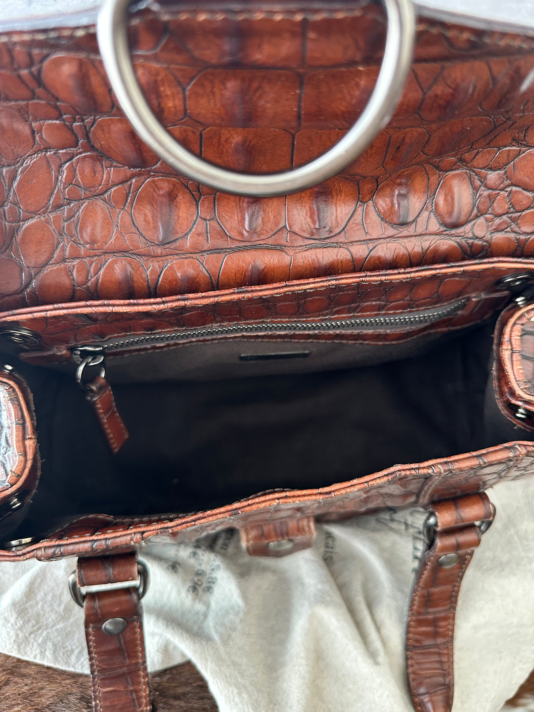 Miu Miu Croc-Embossed Leather Shoulder Bag ✨｜Rich Caramel Tone × Vintage Sophistication × Statement Texture