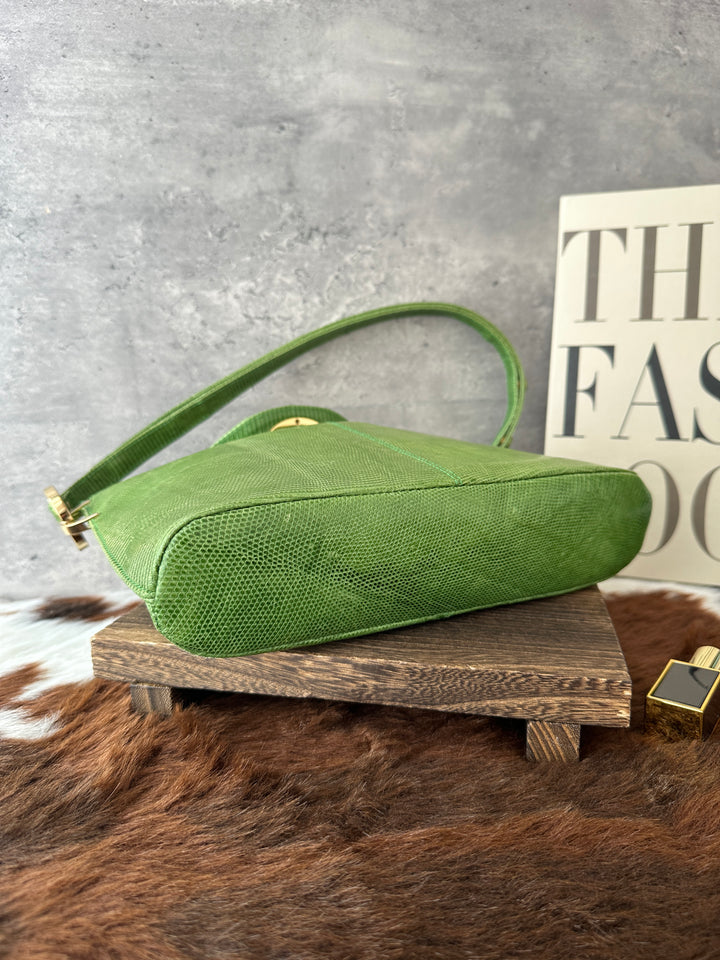 Valentino Lizard-Embossed Shoulder / Crossbody Bag 💚｜Fresh Green Statement × Refined Textured Finish × Versatile Adjustable Strap
