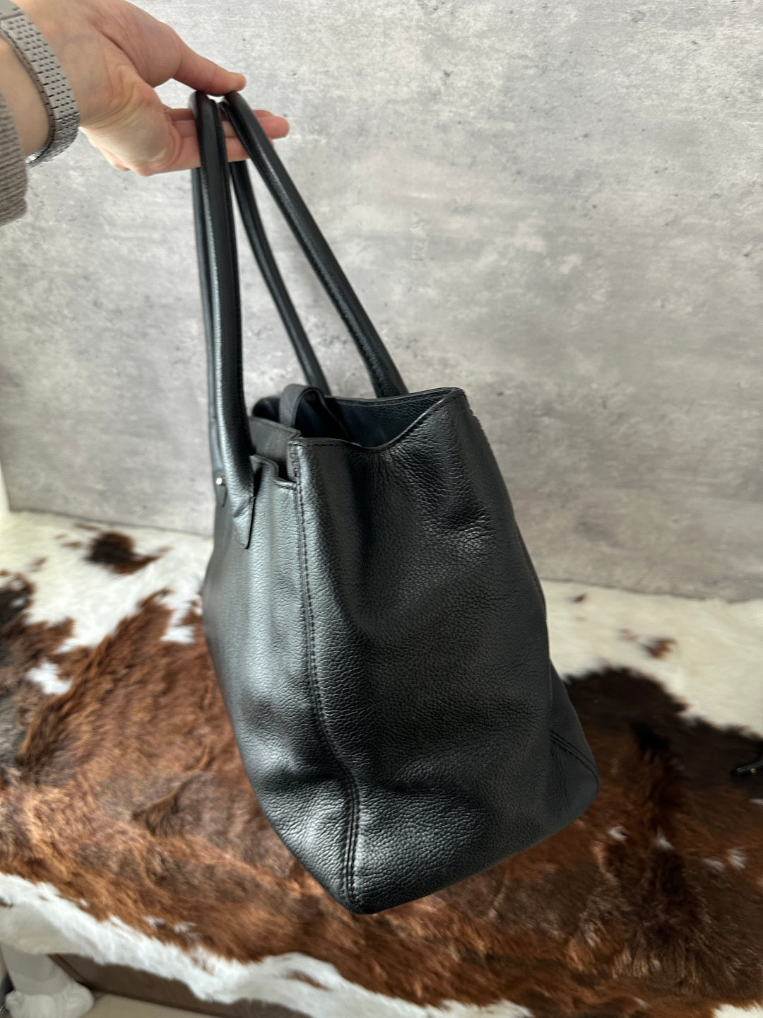 Chanel “Black Caviar Leather Silver-CC Shoulder Tote” 🖤✨ | Durable Luxury & Laptop-Friendly Capacity