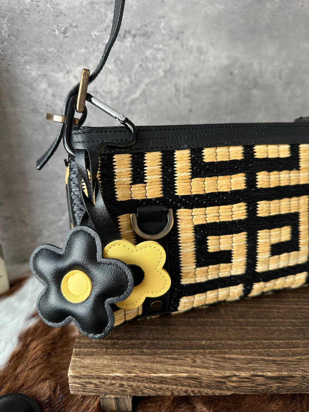 Givenchy Raffia Shoulder Bag 🤎🖤｜Graphic Woven Pattern × Floral Leather Charms × Adjustable Braided Strap