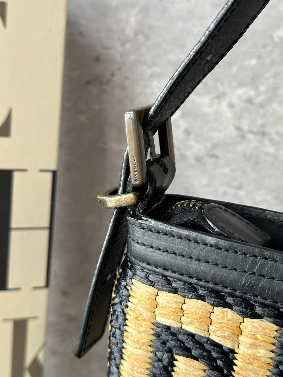 Givenchy Raffia Shoulder Bag 🤎🖤｜Graphic Woven Pattern × Floral Leather Charms × Adjustable Braided Strap