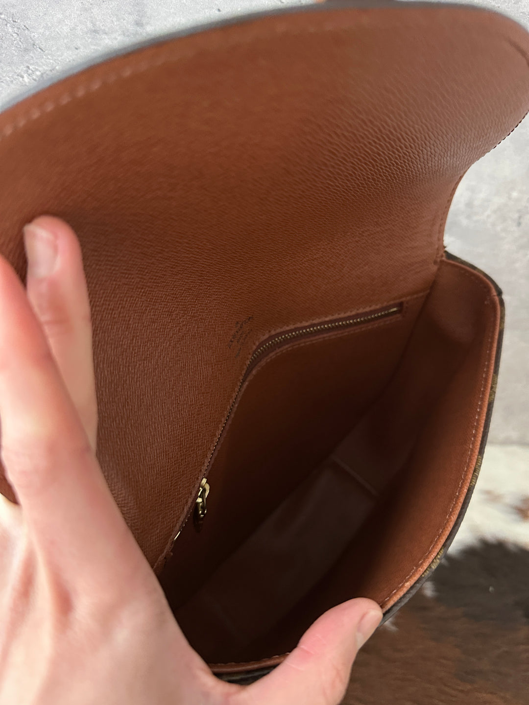 Louis Vuitton “Vintage Shield Crossbody” 🤎✨ | Ultra-Rare Arch Silhouette