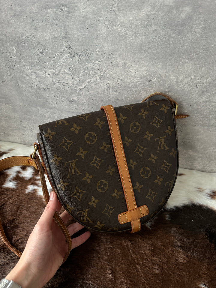 Louis Vuitton “Vintage Shield Crossbody” 🤎✨ | Ultra-Rare Arch Silhouette