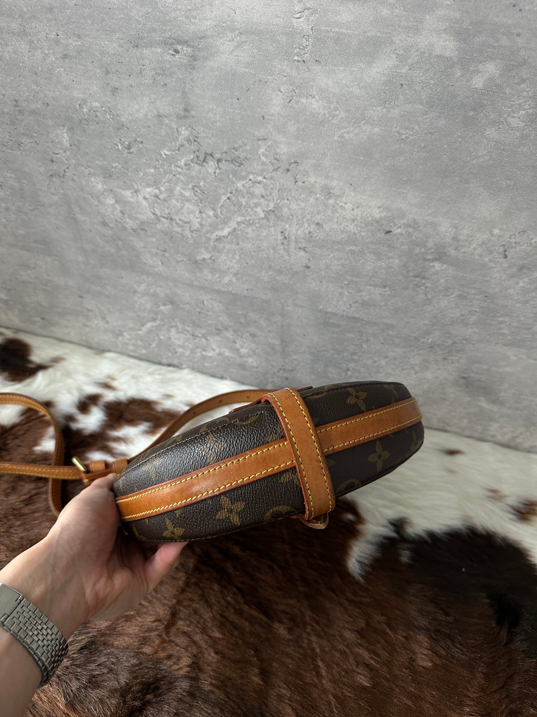 Louis Vuitton “Vintage Shield Crossbody” 🤎✨ | Ultra-Rare Arch Silhouette