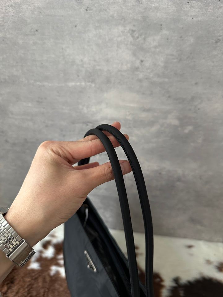 "PRADA 🖤 Black Nylon Tote Bag｜Lightweight Classic × Everyday Essential × Sleek Minimal Design "