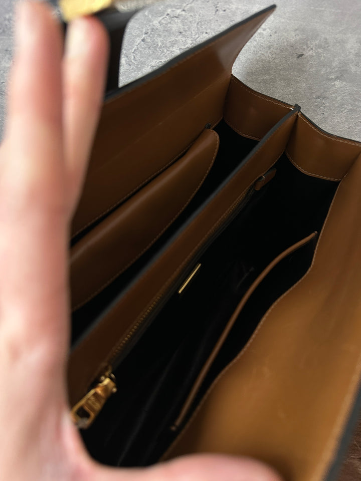 PRADA 🤎 Milk Caramel Leather Tote｜Structured Boxy Shape × Elegant Turn-Lock × Daily Sophistication