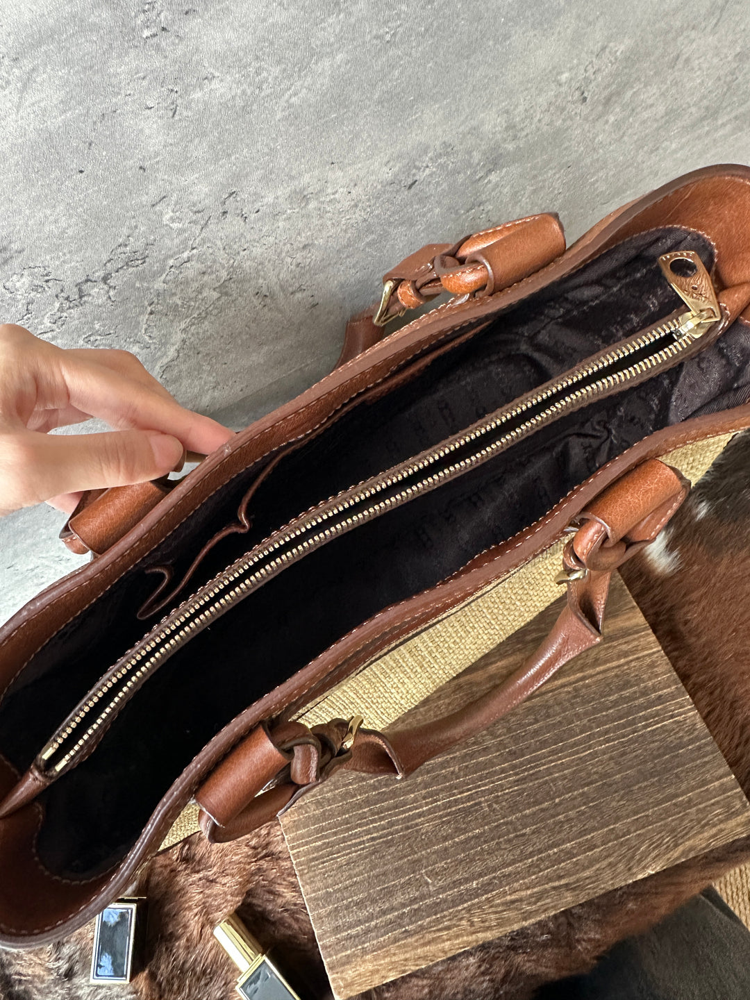 CELINE Woven Tote Bag 🧺✨｜Resort-Ready Texture × Chocolate Leather Trim × Adjustable Handle