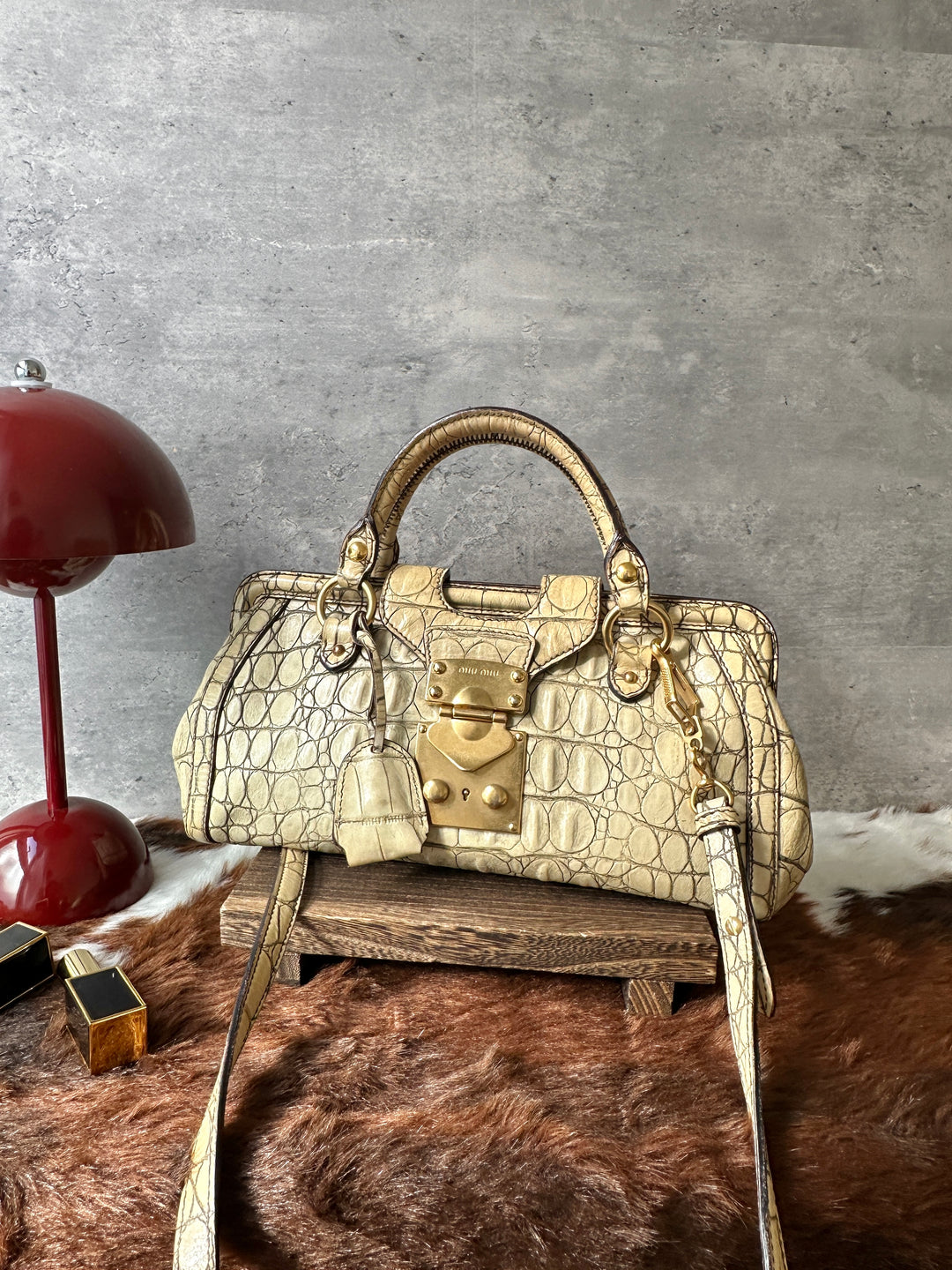 Miu Miu Croc-Embossed Top Handle Bag 🤍｜Original Strap × Gold-Tone Lock × Elegant Small Size