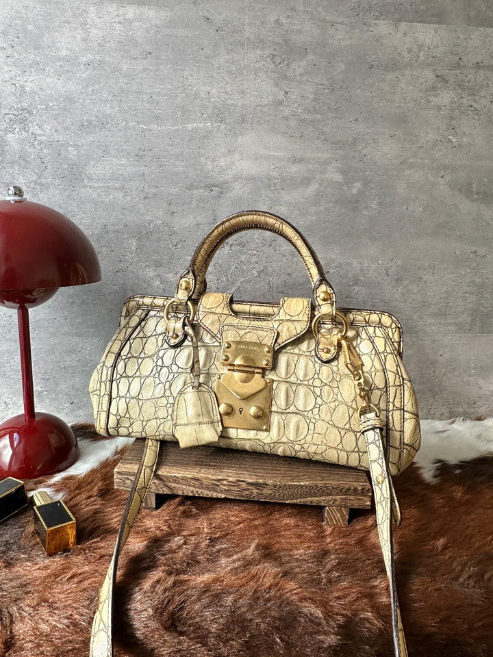 Miu Miu Croc-Embossed Top Handle Bag 🤍｜Original Strap × Gold-Tone Lock × Elegant Small Size