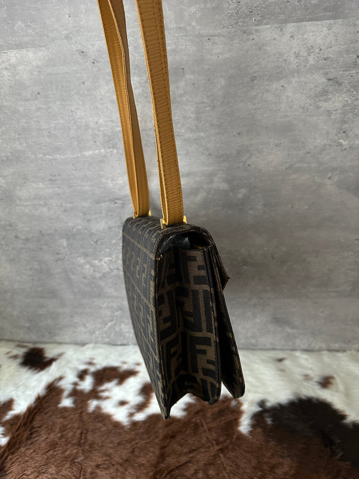 FENDI 🤎 FF Monogram Constance-Style Shoulder Bag｜Rare Vintage Find × Chic Structured Shape × Iconic Gold Hardware