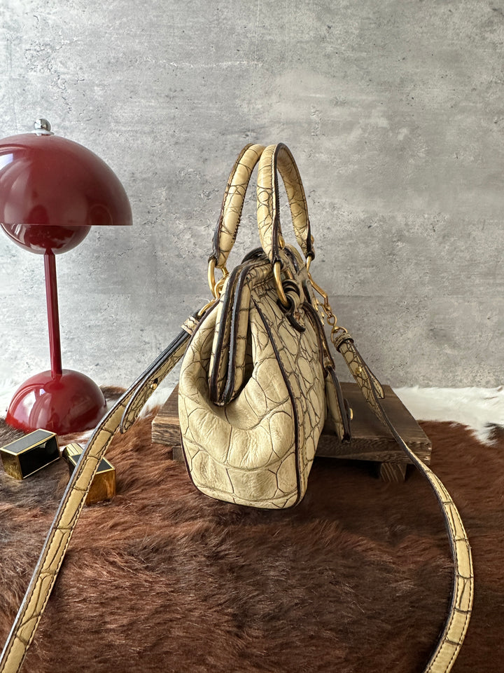 Miu Miu Croc-Embossed Top Handle Bag 🤍｜Original Strap × Gold-Tone Lock × Elegant Small Size