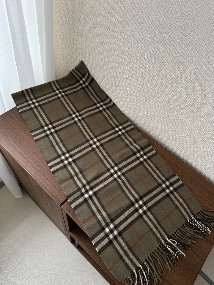 Burberry Cashmere Scarf 🧣✨ Classic & Timeless