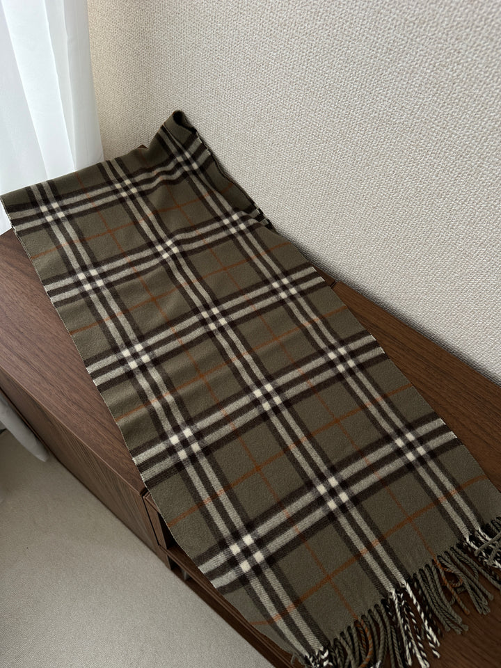 Burberry Cashmere Scarf 🧣✨ Classic & Timeless