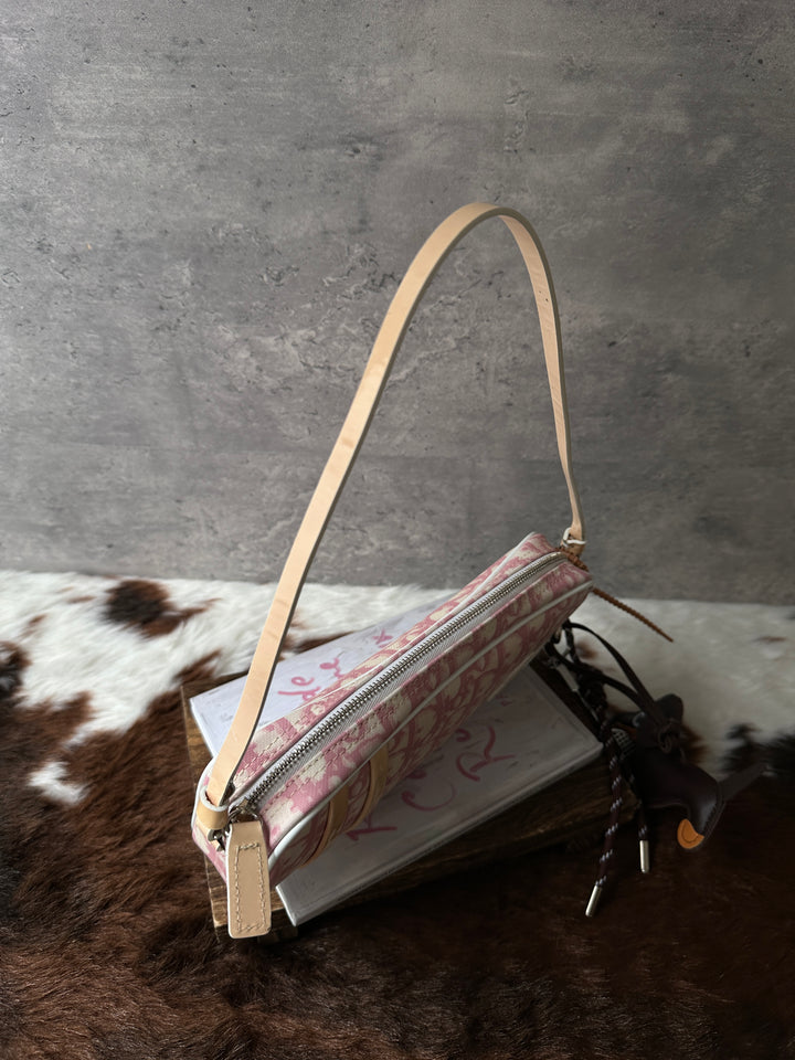 Dior Pink Trotter Shoulder Bag 🌸｜Y2K Charm × Sweet Monogram × Practical Compact Size