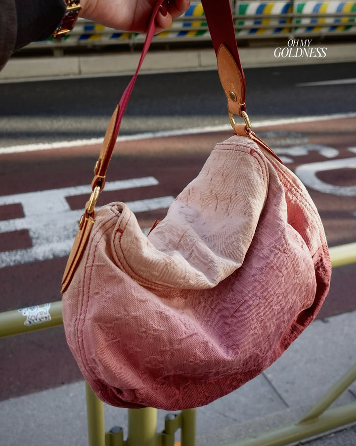 Louis Vuitton Denim Hobo Bag 😻｜Sunset Gradient Denim × Monogram Pattern × Lightweight Everyday Style
