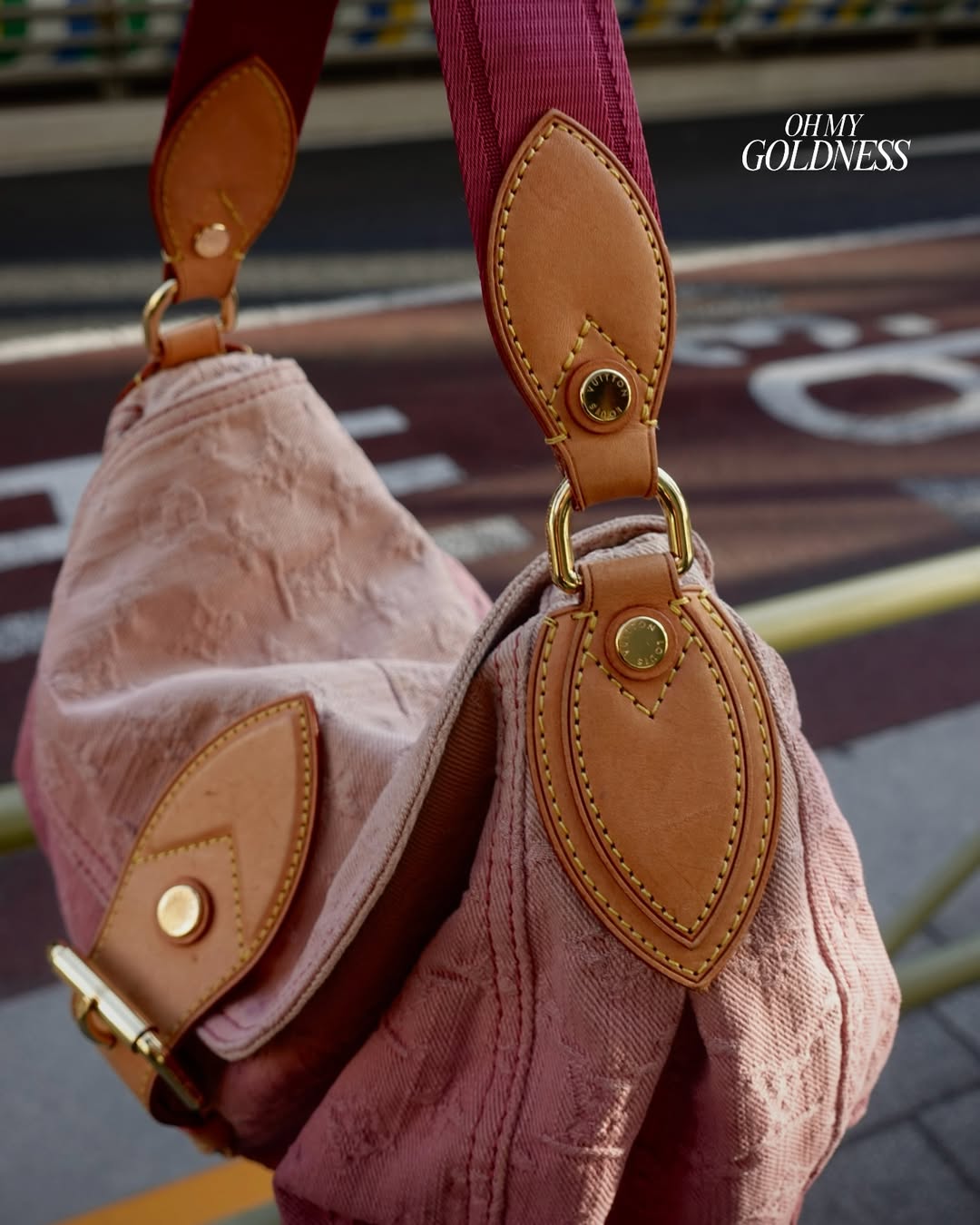 Louis Vuitton Denim Hobo Bag 😻｜Sunset Gradient Denim × Monogram Pattern × Lightweight Everyday Style