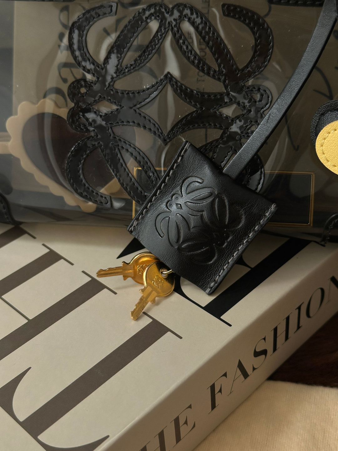 LOEWE Jelly Amazona 28 Boston Bag 🖤✨｜Near-Pristine Condition × Double-Sided Anagram × Key, Lock &amp; Gold Baby Pouch