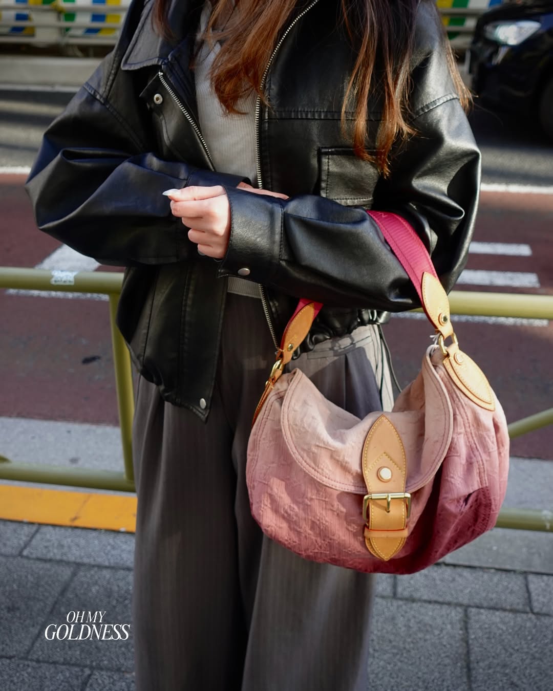 Louis Vuitton Denim Hobo Bag 😻｜Sunset Gradient Denim × Monogram Pattern × Lightweight Everyday Style