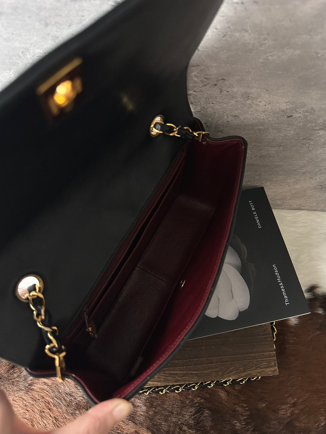 CHANEL Diana Flap 🖤｜Near-Mint Condition × 24K Gold-Plated Hardware × Timeless Quilted Lambskin