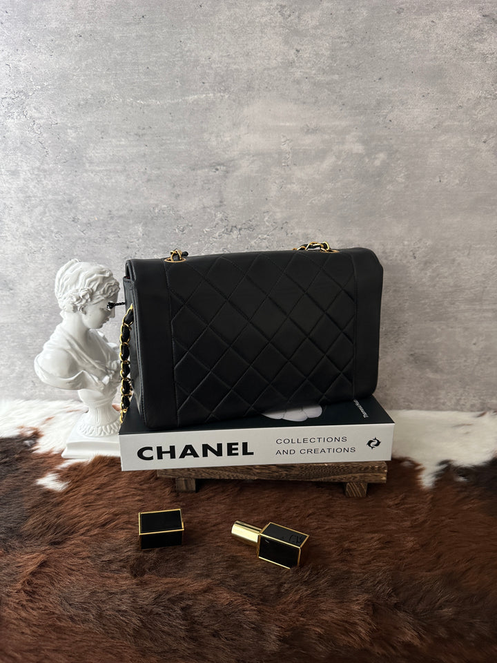 CHANEL Diana Flap 🖤｜Near-Mint Condition × 24K Gold-Plated Hardware × Timeless Quilted Lambskin