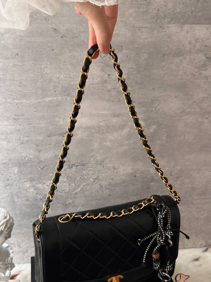 CHANEL Diana Flap 🖤｜Near-Mint Condition × 24K Gold-Plated Hardware × Timeless Quilted Lambskin