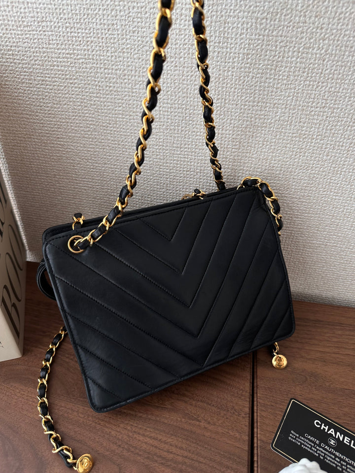 Chanel Round CC Charm V-Stitch Shoulder Bag 🖤✨ with Card & Sticker