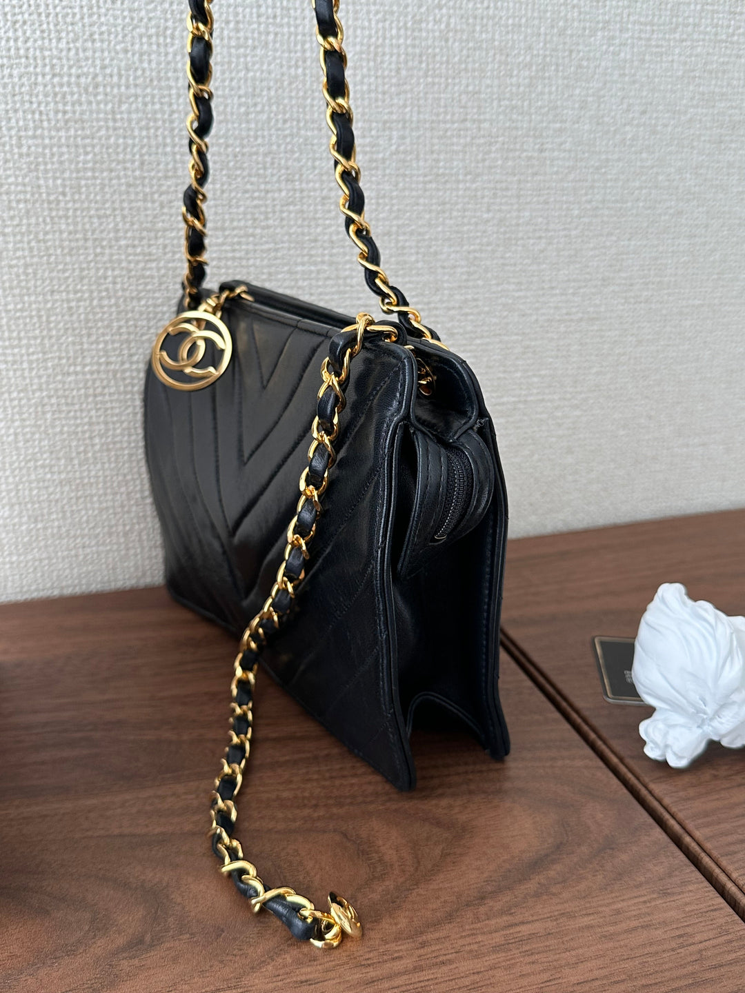 Chanel Round CC Charm V-Stitch Shoulder Bag 🖤✨ with Card & Sticker