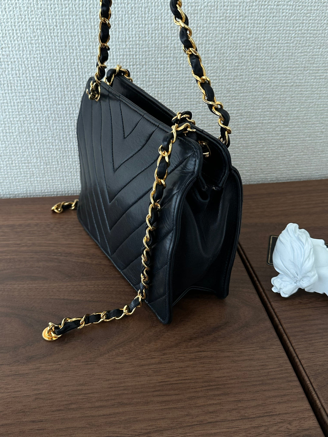 Chanel Round CC Charm V-Stitch Shoulder Bag 🖤✨ with Card & Sticker