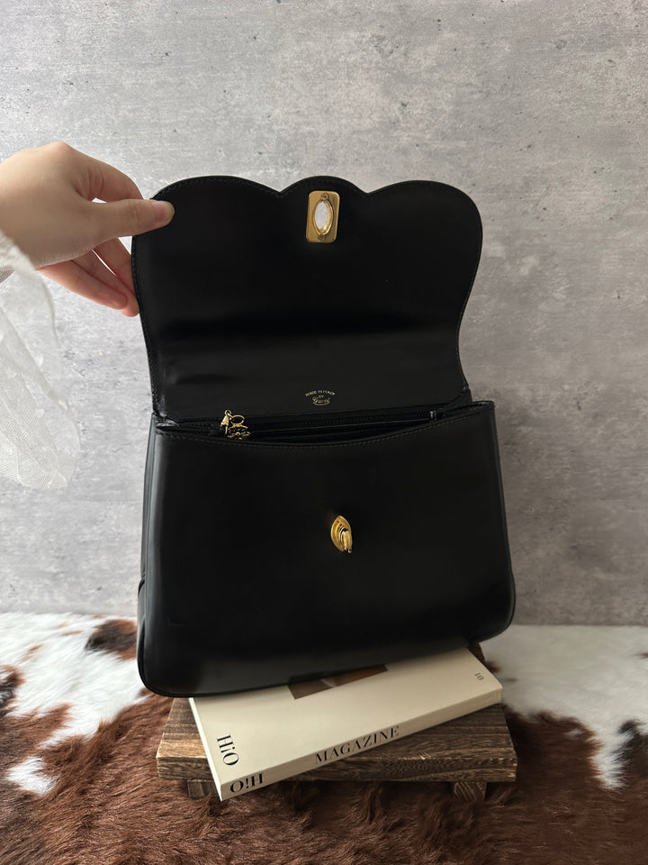 Gucci Top Handle Bag 🖤｜Curved Flap × Gold Turn Lock × Elegant Vintage Structure