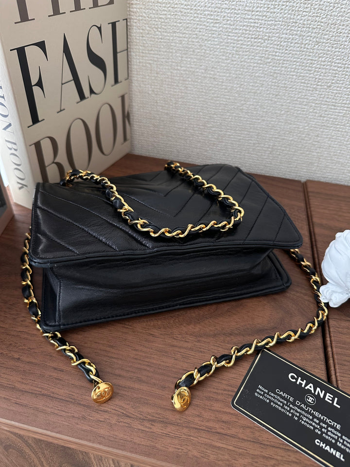 Chanel Round CC Charm V-Stitch Shoulder Bag 🖤✨ with Card & Sticker