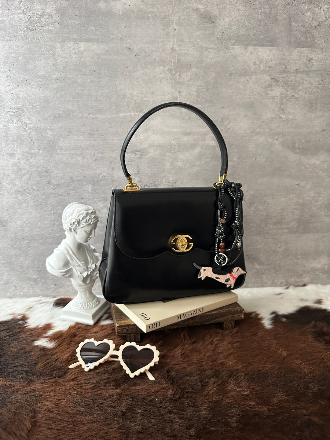 Gucci Top Handle Bag 🖤｜Curved Flap × Gold Turn Lock × Elegant Vintage Structure