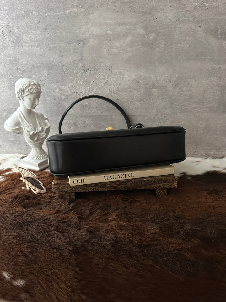 Gucci Top Handle Bag 🖤｜Curved Flap × Gold Turn Lock × Elegant Vintage Structure