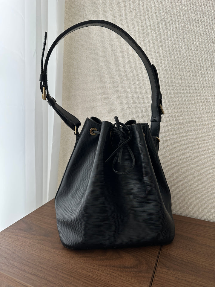 Louis Vuitton Epi Leather Bucket 🖤✨ Timeless & Versatile