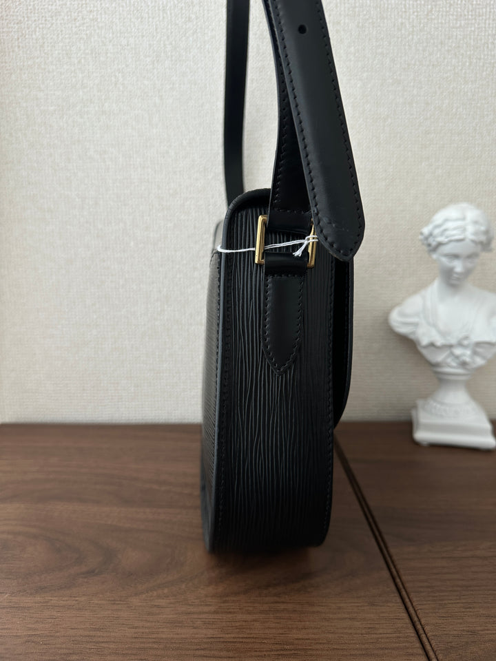 Louis Vuitton Epi Saddle Bag 🖤✨ Lightweight & Spacious
