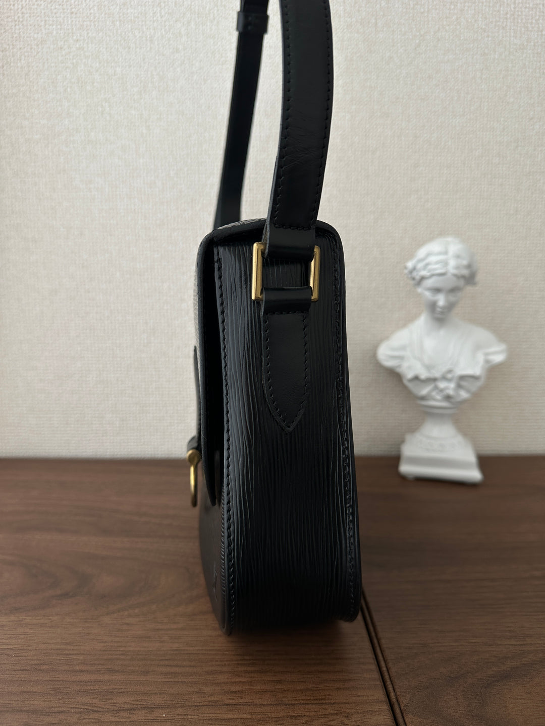 Louis Vuitton Epi Saddle Bag 🖤✨ Lightweight & Spacious