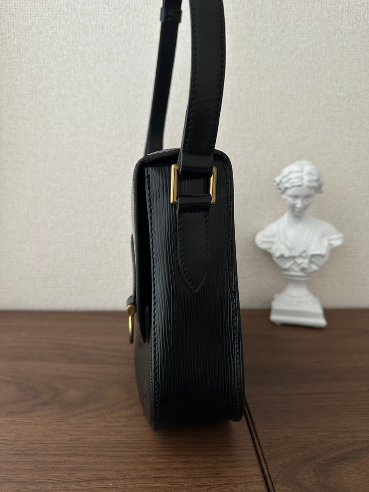 Louis Vuitton Epi Saddle Bag 🖤✨ Lightweight & Spacious